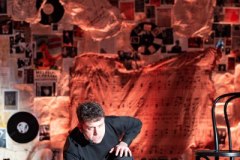 26.11.2025 Szczecin. Carlos Gardel - Dusza Tanga - monodram muzyczno-teatralny Fot. Robert Stachnik