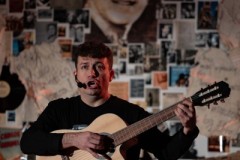 26.11.2025 Szczecin. Carlos Gardel - Dusza Tanga - monodram muzyczno-teatralny Fot. Robert Stachnik