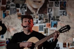 26.11.2025 Szczecin. Carlos Gardel - Dusza Tanga - monodram muzyczno-teatralny Fot. Robert Stachnik