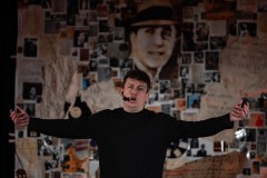 26.11.2025 Szczecin. Carlos Gardel - Dusza Tanga - monodram muzyczno-teatralny Fot. Robert Stachnik