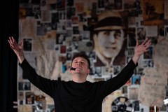 26.11.2025 Szczecin. Carlos Gardel - Dusza Tanga - monodram muzyczno-teatralny Fot. Robert Stachnik