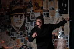 26.11.2025 Szczecin. Carlos Gardel - Dusza Tanga - monodram muzyczno-teatralny Fot. Robert Stachnik