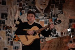 26.11.2025 Szczecin. Carlos Gardel - Dusza Tanga - monodram muzyczno-teatralny Fot. Robert Stachnik