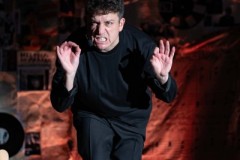 26.11.2025 Szczecin. Carlos Gardel - Dusza Tanga - monodram muzyczno-teatralny Fot. Robert Stachnik