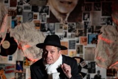 26.11.2025 Szczecin. Carlos Gardel - Dusza Tanga - monodram muzyczno-teatralny Fot. Robert Stachnik