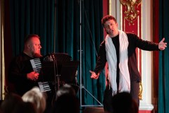 26.11.2025 Szczecin. Carlos Gardel - Dusza Tanga - monodram muzyczno-teatralny Fot. Robert Stachnik