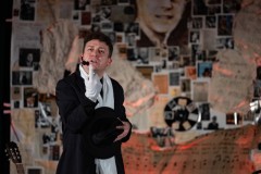 26.11.2025 Szczecin. Carlos Gardel - Dusza Tanga - monodram muzyczno-teatralny Fot. Robert Stachnik
