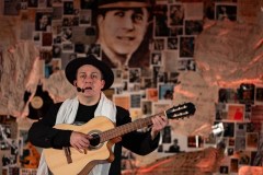 26.11.2025 Szczecin. Carlos Gardel - Dusza Tanga - monodram muzyczno-teatralny Fot. Robert Stachnik