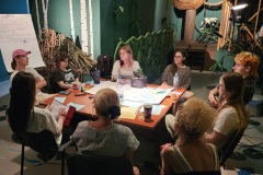 24.06.2026 Szczecin. Dom Kultury 13 Muz. Dom Kultury+_Laboratorium Partnerstwa Miejskiego_Warsztat wydobywczy-Praca nad fiszką projektową. Fot. DK 13 Muz.