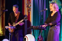 12.03.2026 Szczecin. Dom Kultury 13 Muz. Duet BAiKA (Banach i Kafi) - koncert trasy „Czas końca złudzeń”. Fot. Robert Stachnik.