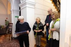 04.12.2025 Szczecin. Dom Kultury 13 Muz. Galeria Enter - Ewa Lidia - Poszukiwania 2.0_Syzyf - fotografia, grafika _ Maria Kulbacka - Fragmenty 2.0_piękno jest w nas... - grafika, rysunek. Fot. Robert Stachnik.