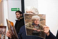 04.12.2025 Szczecin. Dom Kultury 13 Muz. Galeria Enter - Ewa Lidia - Poszukiwania 2.0_Syzyf - fotografia, grafika _ Maria Kulbacka - Fragmenty 2.0_piękno jest w nas... - grafika, rysunek. Fot. Robert Stachnik.