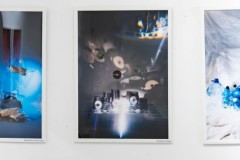 24.06.2026 Szczecin. Dom Kultury 13 Muz. Galeria Enter - Ostatnie światło na stole - wystawa uczniów Technikum Fotograficznego Cosinus Young 15+ w Szczecinie. Fot. Robert Stachnik.