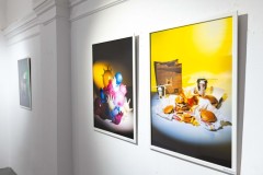 24.06.2026 Szczecin. Dom Kultury 13 Muz. Galeria Enter - Ostatnie światło na stole - wystawa uczniów Technikum Fotograficznego Cosinus Young 15+ w Szczecinie. Fot. Robert Stachnik.