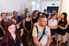 24.06.2026 Szczecin. Dom Kultury 13 Muz. Galeria Enter - Ostatnie światło na stole - wystawa uczniów Technikum Fotograficznego Cosinus Young 15+ w Szczecinie. Fot. Robert Stachnik.
