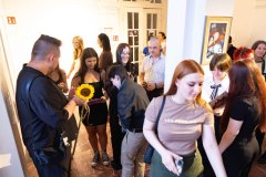 24.06.2026 Szczecin. Dom Kultury 13 Muz. Galeria Enter - Ostatnie światło na stole - wystawa uczniów Technikum Fotograficznego Cosinus Young 15+ w Szczecinie. Fot. Robert Stachnik.