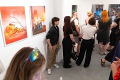 24.06.2026 Szczecin. Dom Kultury 13 Muz. Galeria Enter - Ostatnie światło na stole - wystawa uczniów Technikum Fotograficznego Cosinus Young 15+ w Szczecinie. Fot. Robert Stachnik.