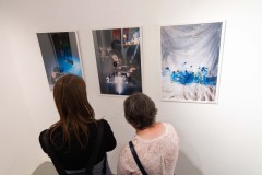 24.06.2026 Szczecin. Dom Kultury 13 Muz. Galeria Enter - Ostatnie światło na stole - wystawa uczniów Technikum Fotograficznego Cosinus Young 15+ w Szczecinie. Fot. Robert Stachnik.