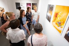 24.06.2026 Szczecin. Dom Kultury 13 Muz. Galeria Enter - Ostatnie światło na stole - wystawa uczniów Technikum Fotograficznego Cosinus Young 15+ w Szczecinie. Fot. Robert Stachnik.