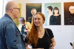 16.04.2025 Szczecin. Dom Kultury 13 Muz. Galeria Foyer - Basia Tylewska - Odczuwanie życia - malarstwo. Fot. Robert Stachnik.