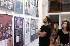 21.05.2025 Szczecin. Dom Kultury 13 Muz. Galeria Foyer - Formy Narracji - wystawa studentów i absolwentów Akademii Sztuki w Szczecinie. Fot. Robert Stachnik.