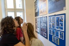21.05.2025 Szczecin. Dom Kultury 13 Muz. Galeria Foyer - Formy Narracji - wystawa studentów i absolwentów Akademii Sztuki w Szczecinie. Fot. Robert Stachnik.