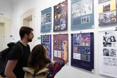 21.05.2025 Szczecin. Dom Kultury 13 Muz. Galeria Foyer - Formy Narracji - wystawa studentów i absolwentów Akademii Sztuki w Szczecinie. Fot. Robert Stachnik.