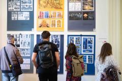 21.05.2025 Szczecin. Dom Kultury 13 Muz. Galeria Foyer - Formy Narracji - wystawa studentów i absolwentów Akademii Sztuki w Szczecinie. Fot. Robert Stachnik.