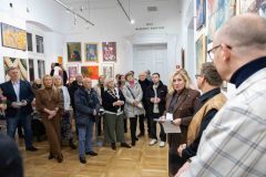 10.12.2025 Szczecin. Dom Kultury 13 Muz. Galeria Foyer - NIE - ŹLE. Pomiędzy dwoma światami: sacrum i profanum w malarstwie. Fot. Robert Stachnik.