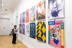 11.03.2026 Szczecin. Dom Kultury 13 Muz. Galeria Foyer - Plakaty plus animacje / offline plus online - wystawa zbiorowa studentów i absolwentów Akademii Sztuki w Szczecinie. Fot. Robert Stachnik.