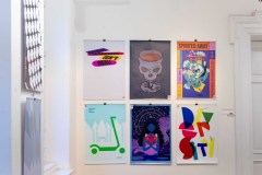 11.03.2026 Szczecin. Dom Kultury 13 Muz. Galeria Foyer - Plakaty plus animacje / offline plus online - wystawa zbiorowa studentów i absolwentów Akademii Sztuki w Szczecinie. Fot. Robert Stachnik.