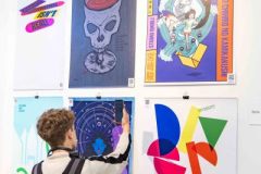 11.03.2026 Szczecin. Dom Kultury 13 Muz. Galeria Foyer - Plakaty plus animacje / offline plus online - wystawa zbiorowa studentów i absolwentów Akademii Sztuki w Szczecinie. Fot. Robert Stachnik.