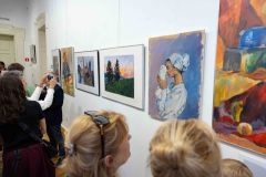 11.06.2025 Szczecin. Dom Kultury 13 Muz. Galeria Foyer - Sztuka Niedoskonałości - A. Chmiel, M. Grzywa, A. Falkiewicz - malarstwo. Fot. Robert Stachnik.