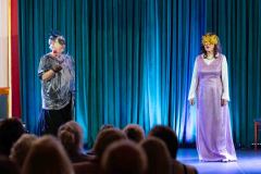 27.02.2025 Szczecin. Dom Kultury 13 Muz. Idziemy na całość w rytmie samby - kabaret Kolorowe ptaki z SAS. Fot. Robert Stachnik.