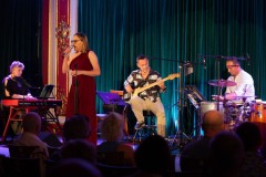 01.09.2025 Szczecin. Dom Kultury 13 Muz. Inspektor Jass na tropie, czyli jazz z historią w tle - Estate. Fot. Robert Stachnik