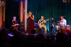 Inspektor Jass na tropie, czyli jazz z historią w tle - Estate