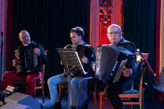 08.04.2024 Szczecin. Dom Kultury 13 Muz. Inspektor Jass na tropie, czyli jazz z historią w tle: Jazz Accordion. Fot. Robert Stachnik.