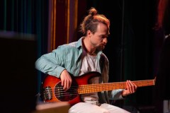 04.05.2026 Szczecin. Dom Kultury 13 Muz. Inspektor Jass na tropie, czyli jazz z historią w tle: Jazz Cats. Fot. Robert Stachnik.