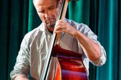 13.04.2026 Szczecin. Dom Kultury 13 Muz. Inspektor Jass na tropie, czyli jazz z historią w tle: Jazz Waves. Fot. Robert Stachnik.