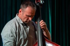 13.04.2026 Szczecin. Dom Kultury 13 Muz. Inspektor Jass na tropie, czyli jazz z historią w tle: Jazz Waves. Fot. Robert Stachnik.