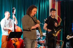 13.04.2026 Szczecin. Dom Kultury 13 Muz. Inspektor Jass na tropie, czyli jazz z historią w tle: Jazz Waves. Fot. Robert Stachnik.
