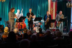 13.04.2026 Szczecin. Dom Kultury 13 Muz. Inspektor Jass na tropie, czyli jazz z historią w tle: Jazz Waves. Fot. Robert Stachnik.