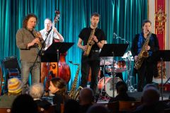 13.04.2026 Szczecin. Dom Kultury 13 Muz. Inspektor Jass na tropie, czyli jazz z historią w tle: Jazz Waves. Fot. Robert Stachnik.