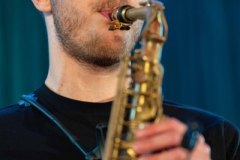 13.04.2026 Szczecin. Dom Kultury 13 Muz. Inspektor Jass na tropie, czyli jazz z historią w tle: Jazz Waves. Fot. Robert Stachnik.