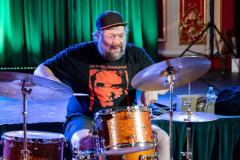 05.05.2025 Szczecin. Dom Kultury 13 Muz. Inspektor Jass na tropie, czyli jazz z historią w tle: Kresten Osgood Quintet. Fot. Robert Stachnik.