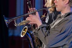05.05.2025 Szczecin. Dom Kultury 13 Muz. Inspektor Jass na tropie, czyli jazz z historią w tle: Kresten Osgood Quintet. Fot. Robert Stachnik.