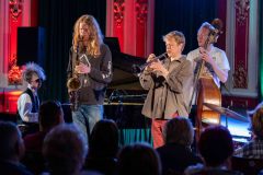 05.05.2025 Szczecin. Dom Kultury 13 Muz. Inspektor Jass na tropie, czyli jazz z historią w tle: Kresten Osgood Quintet. Fot. Robert Stachnik.