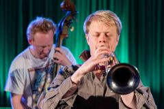 05.05.2025 Szczecin. Dom Kultury 13 Muz. Inspektor Jass na tropie, czyli jazz z historią w tle: Kresten Osgood Quintet. Fot. Robert Stachnik.