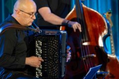 02.06.2025 Szczecin. Dom Kultury 13 Muz. Inspektor Jass na tropie, czyli jazz z historią w tle: Summer Jazz Party. Fot. Robert Stachnik.