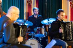 02.06.2025 Szczecin. Dom Kultury 13 Muz. Inspektor Jass na tropie, czyli jazz z historią w tle: Summer Jazz Party. Fot. Robert Stachnik.